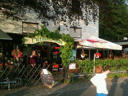 照片: Weinstube 1. Weinkoenigin